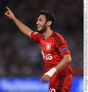 Fußball, Champions League Playoff, Calahanoglu jubelt vergeblich - Abseits