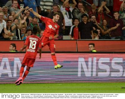 Fußball, Champions League Playoff, Calhanoglu bringt Bayer Leverkusen gegen Lazio Rom in Front