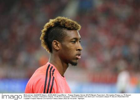 Fußball, Champions League, Olympiakos Piräus - Bayern München, Kingsley Coman wärmt sich auf