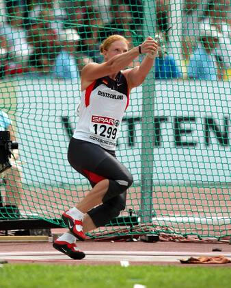 Athletics, European Championships in Gothenburg, 1st day of competition, heptathlon, various heats and women's hammer throw
