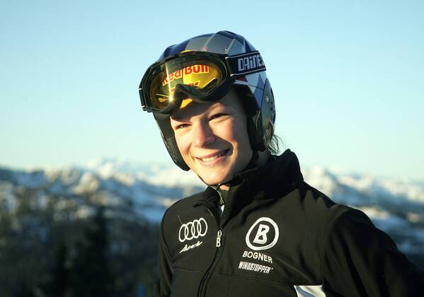 OLYMPIC LEGENDS, Historie, Maria Höfl-Riesch