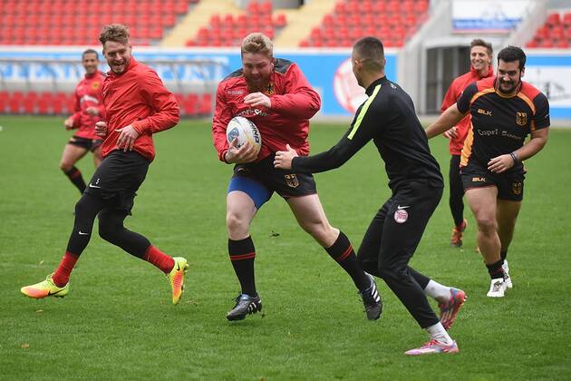 Football, Offenbach Kickers train with German national rugby team