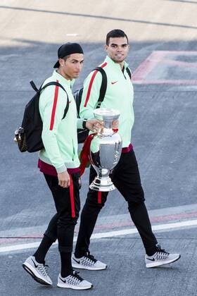 Football, Portugal National Team - Arrival in Madeira with European Cup