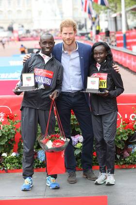 London Marathon, Prinz Harry bei der Siegerehrung