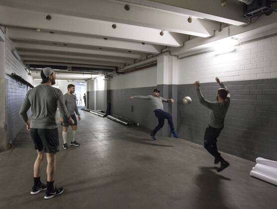 Ice hockey, World Cup, DEB national team warms up with football