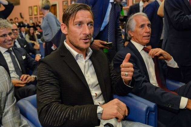 Football, Francesco Totti receives honorary diploma from the National Olympic Committee in Rome