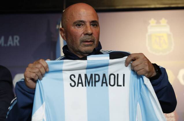 Football, Argentina presents Sampaoli as new national coach