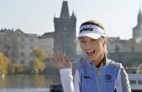 Golf, Klara Spilkova photo shoot