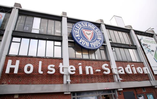 Fußball, Stadiongeschichte Holstein Kiel