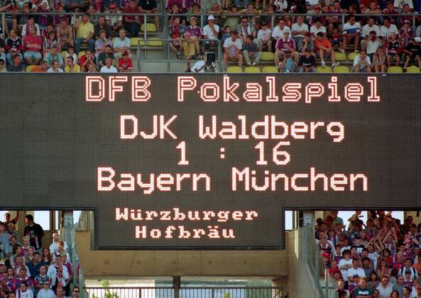Football, History, DFB-Cup 1997 1998, DJK Waldberg - FC Bayern Munich 1:16
