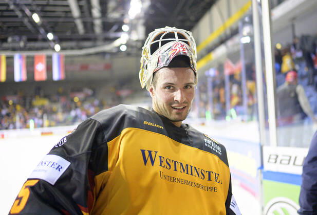 Ice hockey, DEL, Mathias Niederberger from the Düsseldorfer EG changes to the Eisbären Berlin