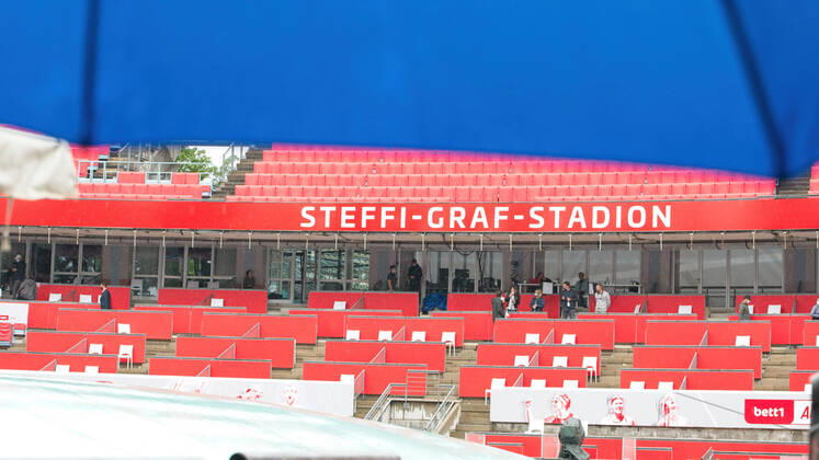 tennis, bett1ACES in Berlin, rain interruption