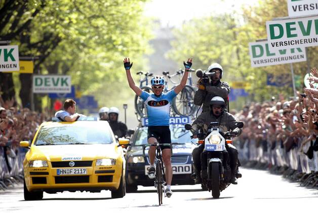 Cycling, Jan Ullrich celebrates his 1st victory of the season at Rund um Köln