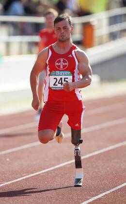 Athletics, Paralympics star Heinrich Popow becomes a professional athlete