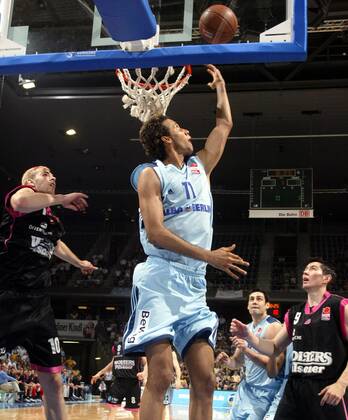 Basketball, BBL, Play-off semi-final, ALBA Berlin - TXU Energie Braunschweig 78:81
