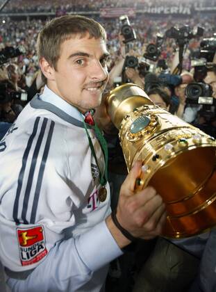 Football, DFB Cup Final, Bayern Munich celebrates cup victory at Berlin Olympic Stadium