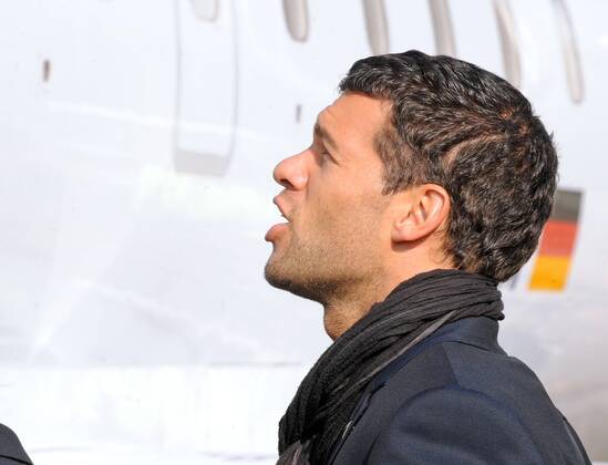 Fußball, Bayer Leverkusen am Black Forest Airport Lahr vor dem Abflug zum Champions League nach Valencia