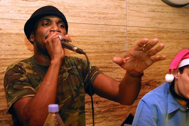 Rapper MC Blakey singt in einem Münchner
