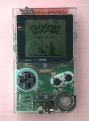 Game Boy Pocket mit dem Spiel - Pokemon -