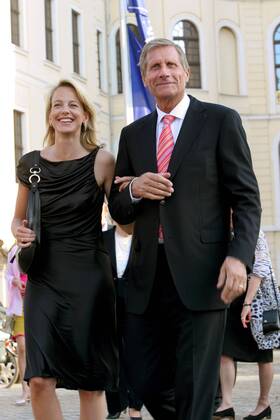 Moderator Ulrich Wickert und seine Ehefrau Julia Jäkel (beide GER) anlässlich der Preisverleihung zum SAECULUM - Glashütte Original Musikfestspiel Preis in der Semper Oper in Dresden