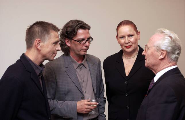 Fotografen Andreas Gursky (GER), Prof. Thomas Ruff (GER), Katharina Sieverding (GER) und Dr. Wolfgang Röller (GER Vorsitzender des Kuratoriums der Jürgen Ponto Stiftung) anlässlich der Preisverleihung der Jürgen-Ponto-Stiftung in Düsseldorf