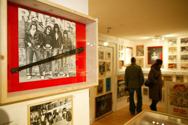 Exponat im Ramones Museum in Berlin Kreuzberg