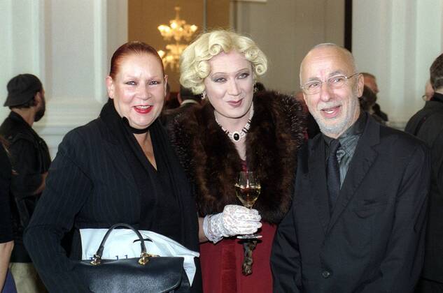 Künstlerin Katharina Sieverding (li., GER), XXX und Maler Jörg Immendorff (re., GER) anlässlich der Eröffnung der Ausstellung - Berlin-Moskau Moskau-Berlin - in Berlin