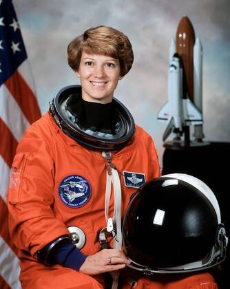 Kommandantin Eileen M. Collins (USA) im Johnson Space Center in Houston -  (wax2005061970)