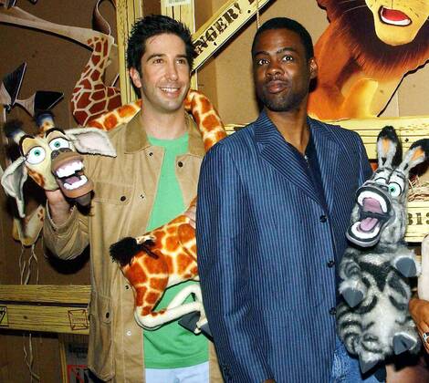 Schauspieler David Schwimmer (li.) mit Giraffe Melman und Chris Rock mit Zebra Marty (beide USA) anlässlich der Premiere des Films - Madagaskar - in New York -  (nyp2005051521)