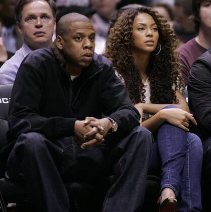 Rapper Jay-Z und S?ngerin Beyonce Knowles (beide USA) am Rande der New Jersey Nets vs Washington Wizards in East Rutherford - - Icon789102104