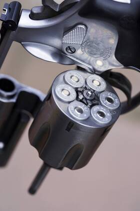 Ausgeklappte Trommel eines Revolvers