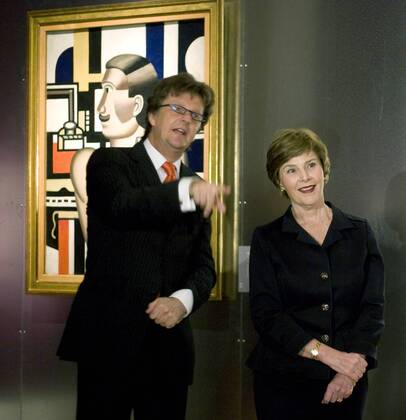 First Lady Laura Bush (USA) während einer Führung durch die Corcoran Art Gallery in Washington D.C. -  (WAP20070716804)