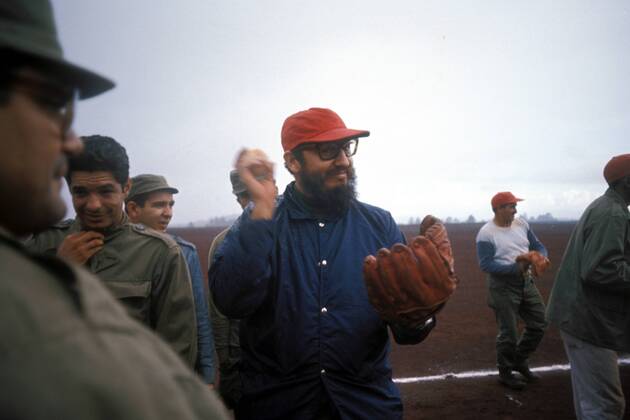 Präsident Fidel Castro (Mitte, CUB) bei einem Baseballspiel