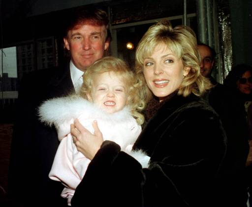 Donald Trump (USA Chairman Donald Trump Foundation) mit Ehefrau Marla Maples und Tochter Tiffany in New York  (NYP97050201)
