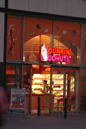 Schriftzug - Dunkin Donuts - in Berlin