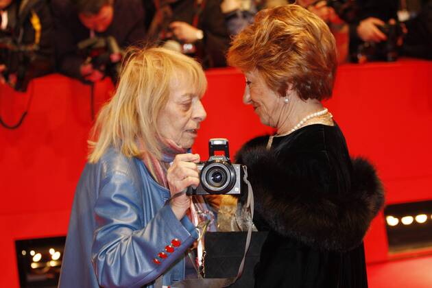 Festivalfotografin Erika Rabau (li.) und Beki Probst (re., Leiterin European Film Market) anlässlich der Preisverleihung während der 58. Internationalen Filmfestspiele in Berlin
