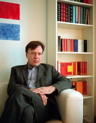 Autor Joachim Lottmann in seiner Wohnung in Berlin