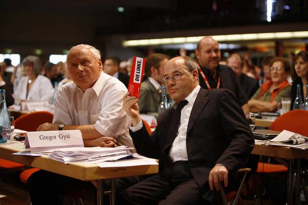 Gregor Gysi (re., Deutschland Fraktionsvorsitzender Die Linke) und Oskar Lafontaine (Deutschland Fraktionsvorsitzender Die Linke) auf dem Gründungsparteitag der Linken in Berlin