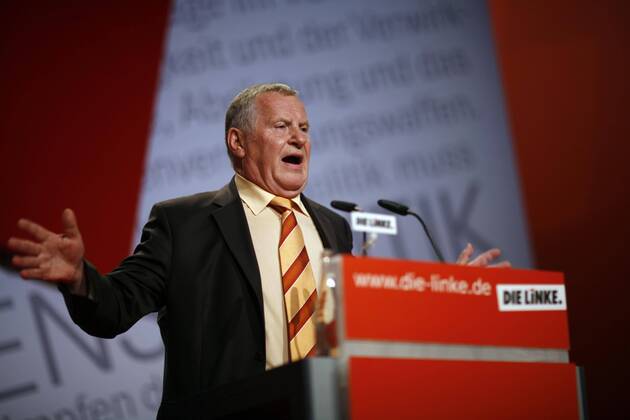 Lothar Bisky (Deutschland Die Linke Parteivorsitzender) auf dem Gründungsparteitag der Linken in Berlin