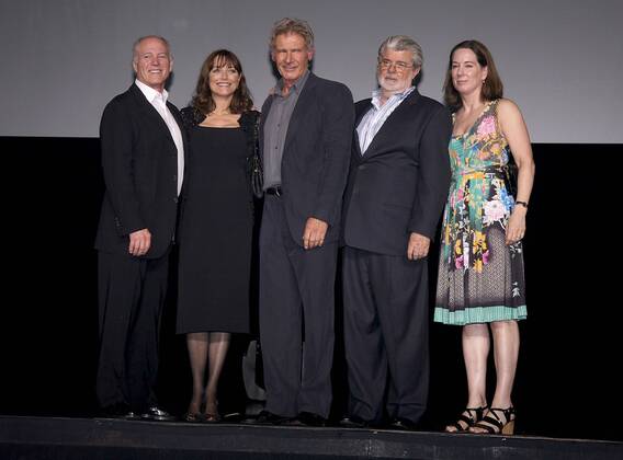 V.l.n.r.: Produzent Frank Marshall, Schauspieler Karen Allen und Harrison Ford sowie die Produzenten George Lucas und Kathleen Kennedy während der Filmpremiere von - Indiana Jones and the Kingdom of the Crystal Skull - in Tokio -  - TKP2008060502