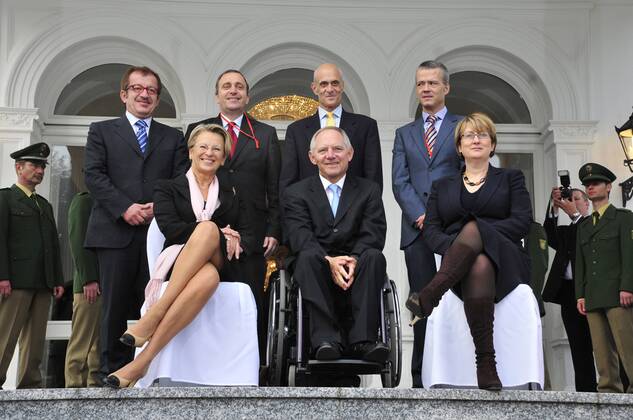 Vorn v.l.n.r.: Innenministerin Michele Alliot-Marie (Frankreich), Innenminister Wolfgang Schäuble (Deutschland CDU) und Jacqui Smith (Großbritannien), hinten v.l.n.r.: Roberto Maroni (Italien), Grzegorz Schetyna (Polen), Michael Chertoff (USA), Antonio Camacho Vizcaino (Spanien) anlässlich eines Treffens in Bonn
