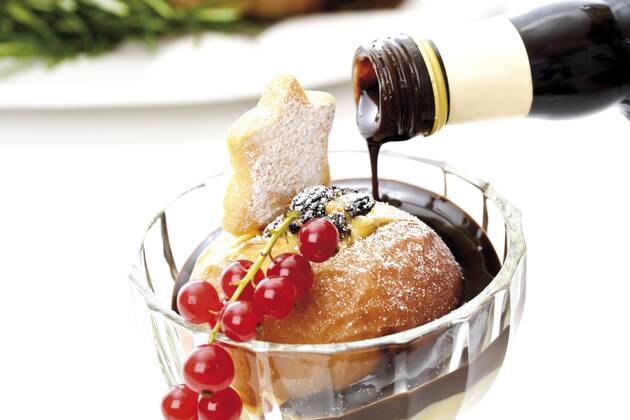  Bratapfel mit Schokosauce (ibxodh00936144)