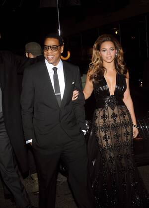 Sänger Jay-Z und Beyonce Knowles anlässlich der Premiere von - Cadillac Records - in New York (PPF4C)