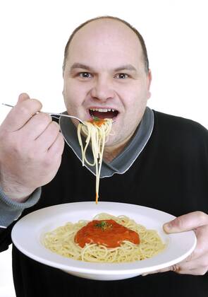 Mann isst Spaghetti man eating spaghetti BLWS186655