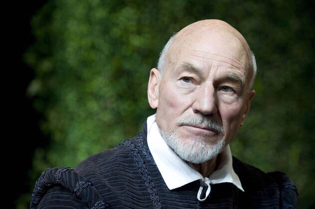 Patrick Stewart, der Schauspieler in seiner Rolle als William Shakespeare in dem Stueck Bingo auf der Theater Buehne in Chichester am 23.4.2010 