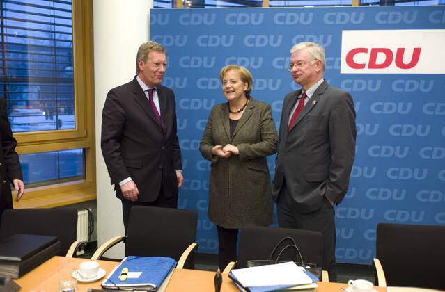 Deutschland, Berlin, Konrad Adenauer Haus, CDU Klausur, v.l.n.r.: Christian Wulff, Angela Merkel und Roland Koch, 14.01.2010