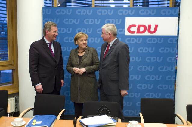 Deutschland, Berlin, Konrad Adenauer Haus, CDU Klausur, L-R: Christian Wulff, Angela Merkel und Roland Koch, 14.01.2010