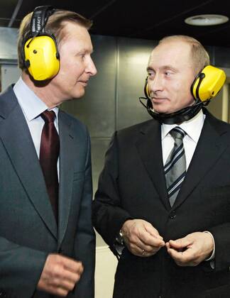 ITAR-TASS 84: MOSCOW, RUSSIA. NOVEMBER 8. Russian Defence Minister Sergei Ivanov and Russian President Vladimir Putin, L-R, wear ear defenders on a visit to a new headquarters of the Main Intelligence Agency (GRU) of the Russian Armed Forces General Staff.  379648