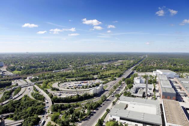 Das Berliner Messegelände am Funkturm, der Grunewald, die Avus-Raststätte sowie das Verwaltungsgebäude der Messe Berlin
