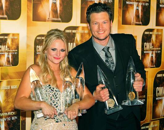 Miranda Lambert and Blake Shelton pose with their awards during the 44th Annual Country Music Awards in Nashville, Tennessee on November 10, 2010.  CMA20101110449